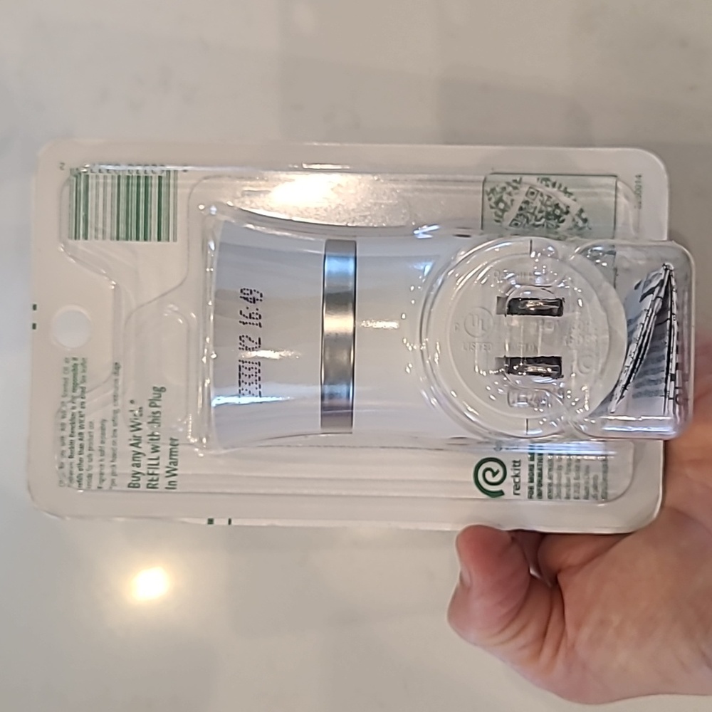 New Air Wick Advanced Plug-In Scented Oil Warmer - Picture 2 of 2